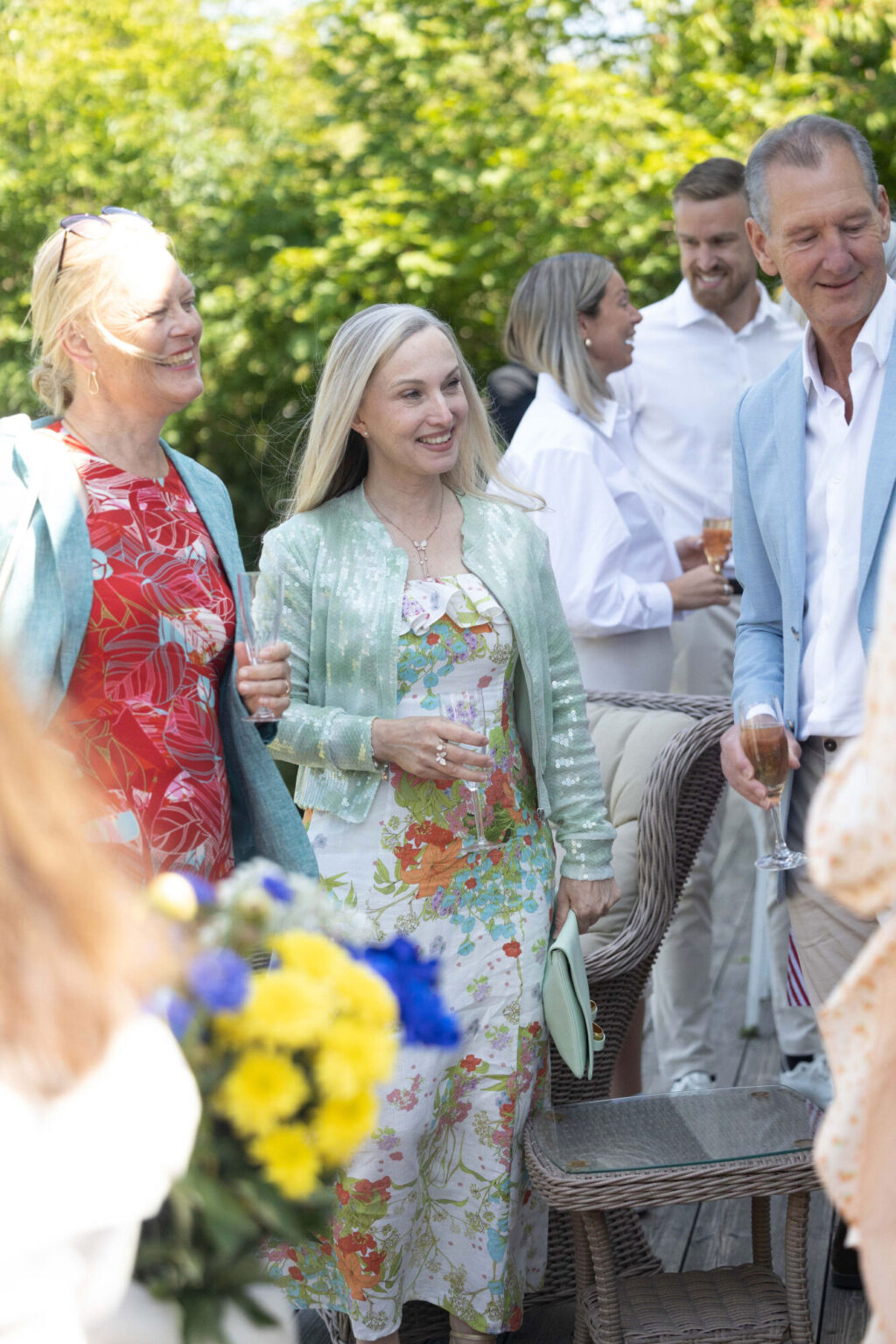 Skratt och samtal på sommarfesten